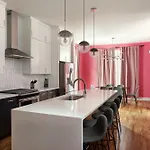 Ultimate Bach 10min To Dt Ig Walls Every Holiday home *