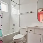 Ultimate Bach 10min To Dt Ig Walls Every Holiday home *