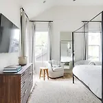 Holiday home The Ashland House - Stylish Design, Backyard Oasis