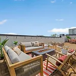 The Hadden House - Rooftop Lounge With Firepit