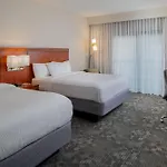Hotel Courtyard By Marriott Airport