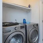 Holiday home New East Retreat 12 Mins To Broadway *