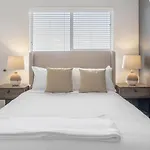 Landing Modern Apartment With Amazing Amenities