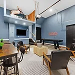 The Bluebell - Rooftop Lounge With Hot Tub *