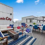 The Bluebell - Rooftop Lounge With Hot Tub Holiday home