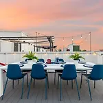 The Bluebell - Rooftop Lounge With Hot Tub *