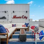 The Bluebell - Rooftop Lounge With Hot Tub * Nashville