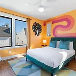 Holiday home 11 Beds 6 Full Baths With Rooftop Deck