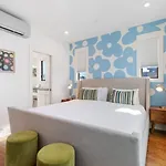 Holiday home 11 Beds 6 Full Baths With Rooftop Deck *