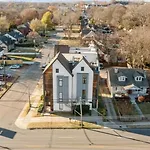 Gorgeous Home Rooftop Deck 3 Bdrs 3 Baths