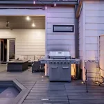 Luxury House - Heated Pool - In The Gulch - Walk Anywhere