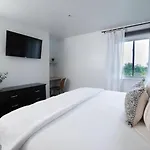 Stunning Riverfront Getaway In Downtown