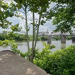 Stunning Riverfront Getaway In Downtown Nashville