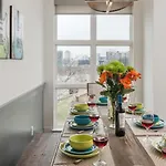 The New Nashview Rooftop-Skyline View - Sleeps 12