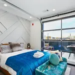Holiday home Muse- Morgan Wallen Speakeasy And Giant Balcony *