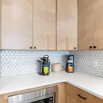 11 Beds 6 Full Baths With Rooftop Deck Holiday home *