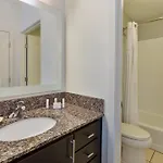 Hotel Towneplace By Marriott Airport