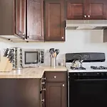 Holiday home Louise By Avantstay Cute W Large Yard Firepit *