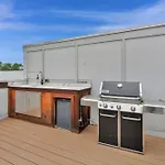 Holiday home Lux East Nash-hot Tub & Rooftop Patio