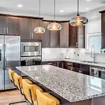 Lux East Nash-hot Tub & Rooftop Patio * Nashville