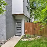 Holiday home Lux East Nash-hot Tub & Rooftop Patio