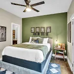 Lux East Nash-hot Tub & Rooftop Patio