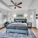 Lux East Nash-hot Tub & Rooftop Patio