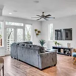 Lux East Nash-hot Tub & Rooftop Patio *
