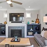 Downtown W Rooftop Deck 4 Bedrooms 3 Baths