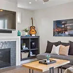 Downtown W Rooftop Deck 4 Bedrooms 3 Baths Nashville