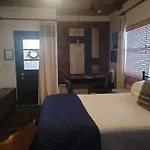 Quiet Hideaway Minutes From Everything!