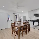 Charming Downtown Nashville Getaway Cozy Living Space