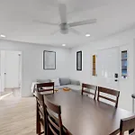 Charming Downtown Nashville Getaway Cozy Living Space