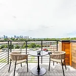 Holiday home Skyline View With Rooftop Deck *