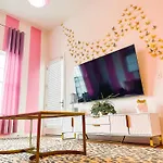 Dolly's Delight - Boutique Bliss Mins From Broadway Holiday home *