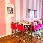 Dolly's Delight - Boutique Bliss Mins From Broadway Holiday home