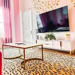 Dolly's Delight - Boutique Bliss Mins From Broadway Holiday home *
