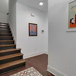 Elegant Townhouse Near Broadway
