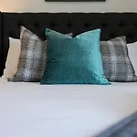 Minutes To Broadway Stylish Gated Townhome Holiday home Nashville