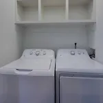 Minutes To Broadway Stylish Gated Townhome