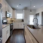 Holiday home Minutes To Broadway Stylish Gated Townhome *
