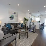 Minutes To Broadway Stylish Gated Townhome * Nashville