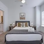 Minutes To Broadway Unwind In Style Holiday home