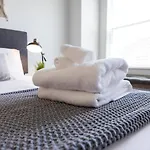 Minutes To Broadway Unwind In Style Holiday home