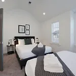 Beautiful Music Townhome Great Location