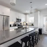 Holiday home Beautiful Music Townhome Great Location *