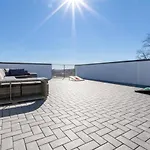 Beautiful West Rooftop Deck *