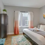Beautiful West Rooftop Deck Holiday home *