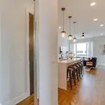 Beautiful West Rooftop Deck Holiday home *
