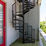 City Chic Private Rooftop Minutes To Downtown